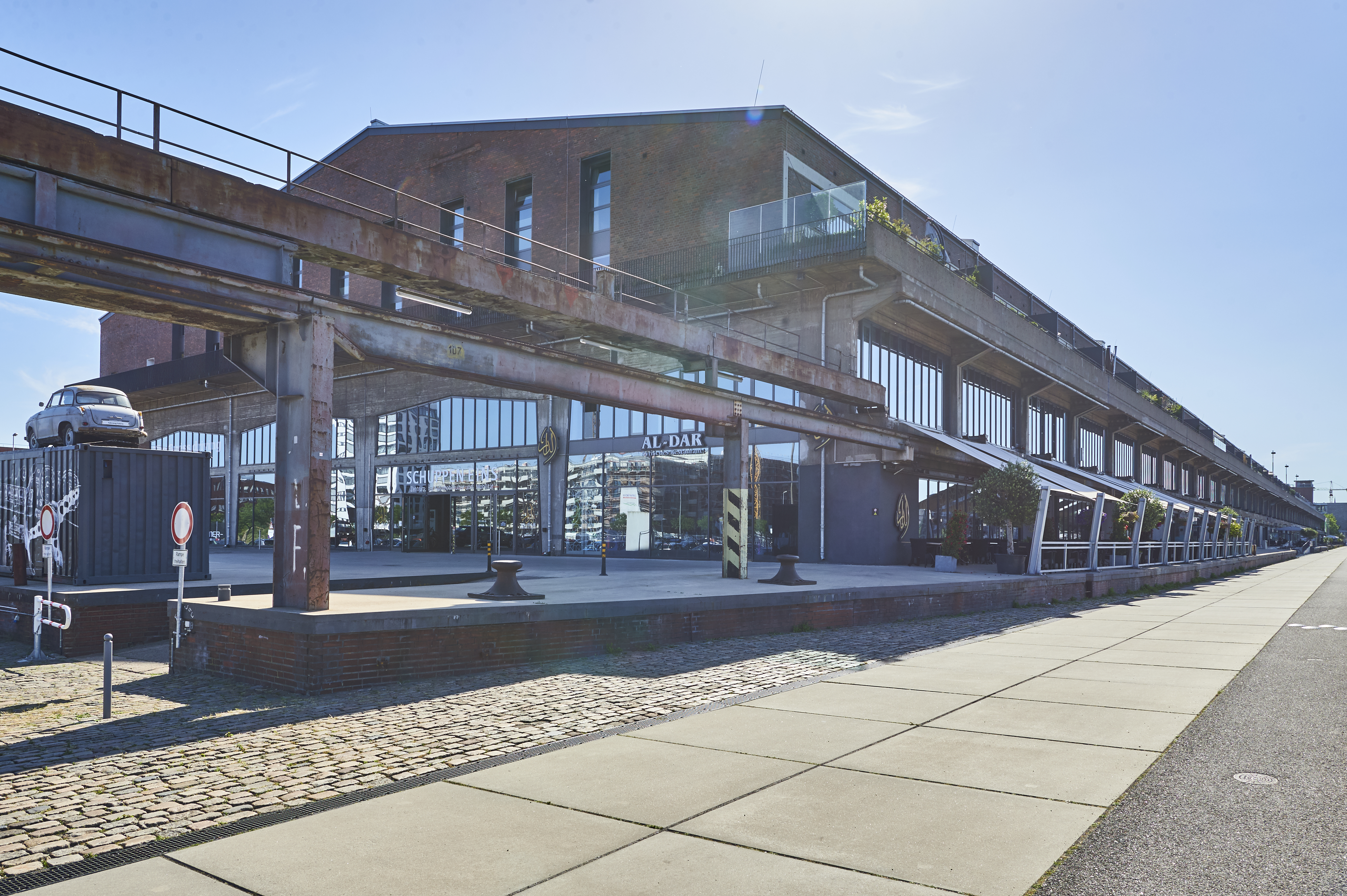 Schuppen Eins von Wasserseite fotografiert