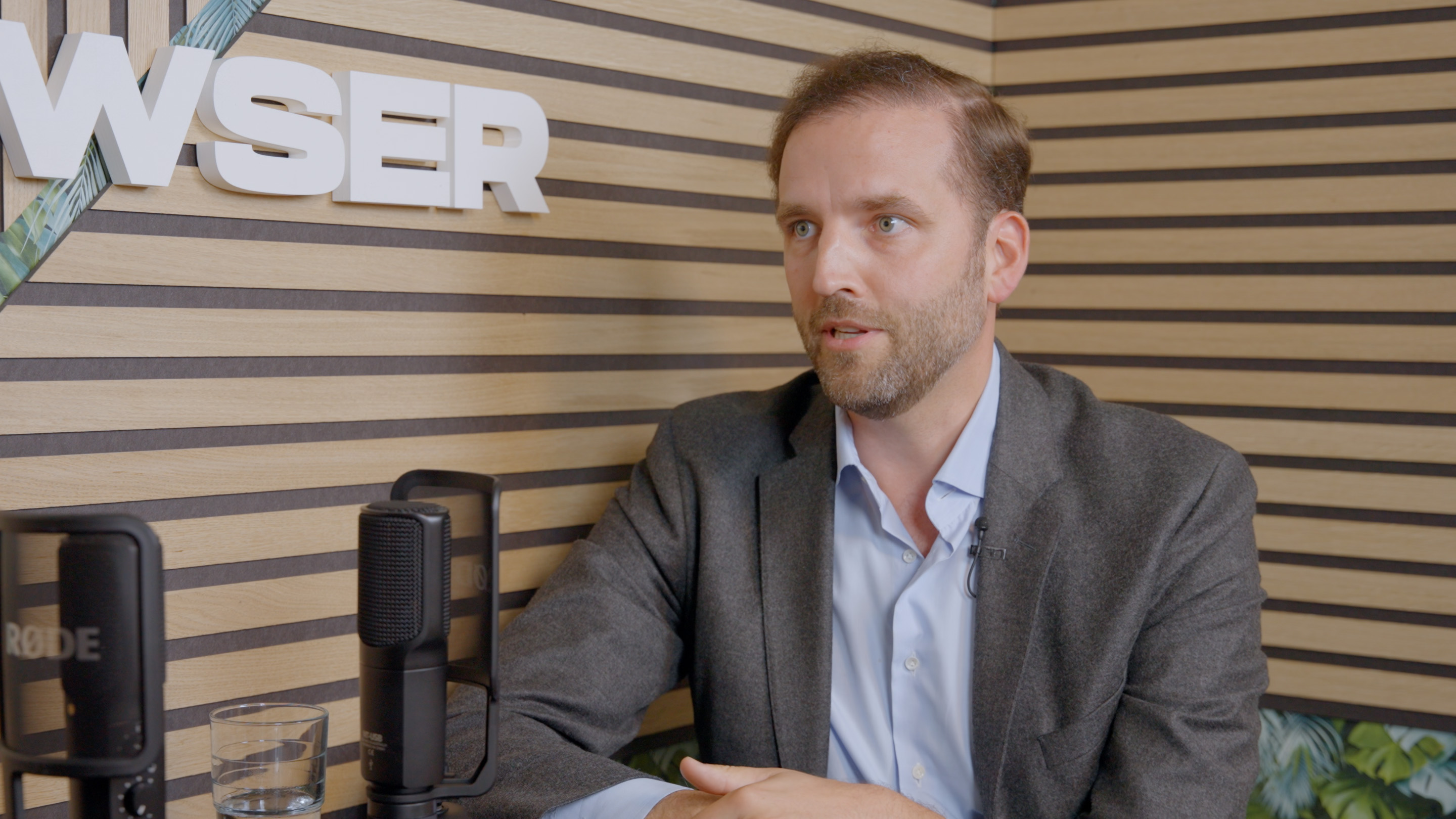 Foto von Fabian Kienbaum bei der Aufnahme vom Podcast BROWSER