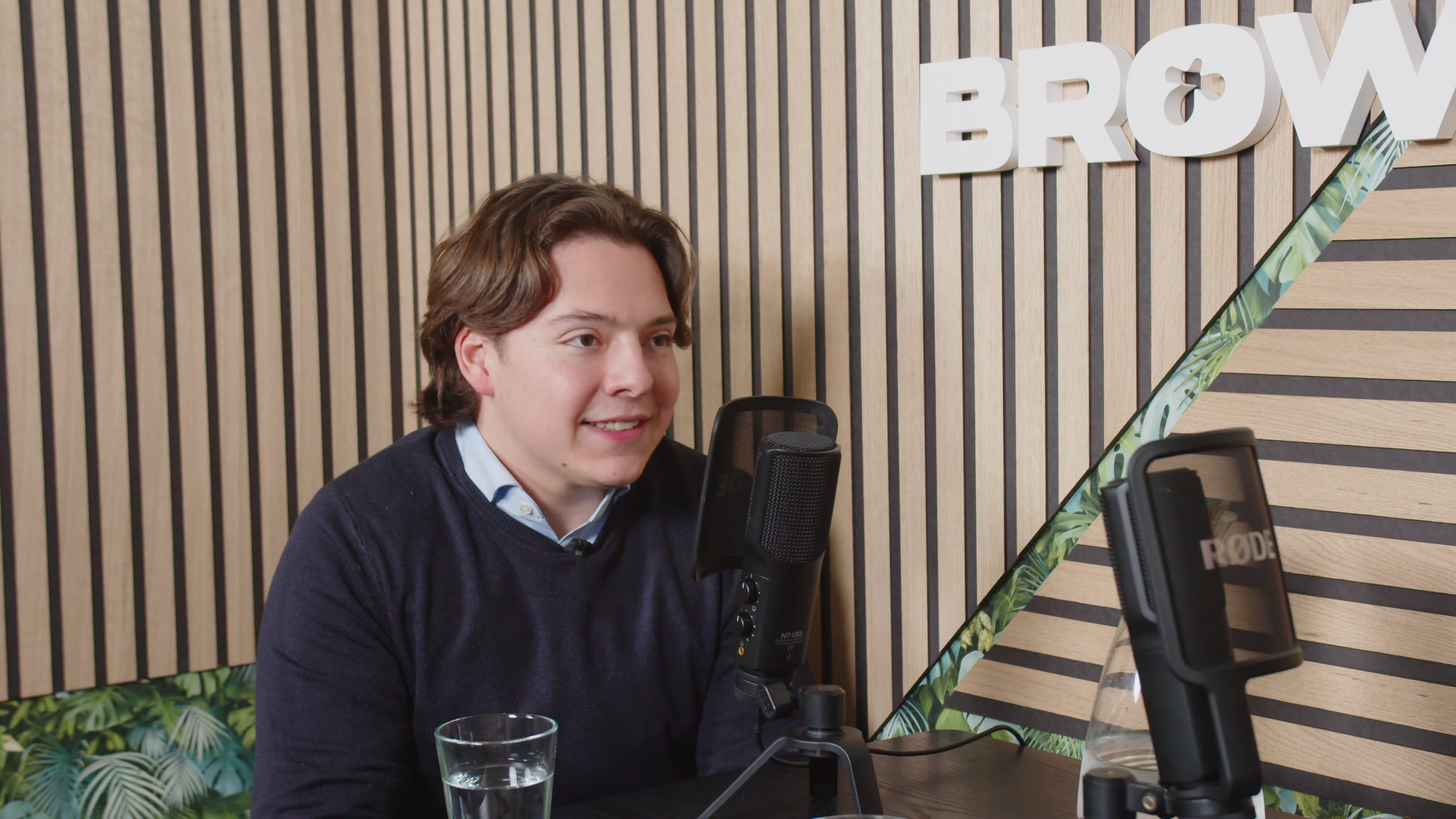 Foto von Samuel Pemsel bei er Aufnahme Podcast BROWSER