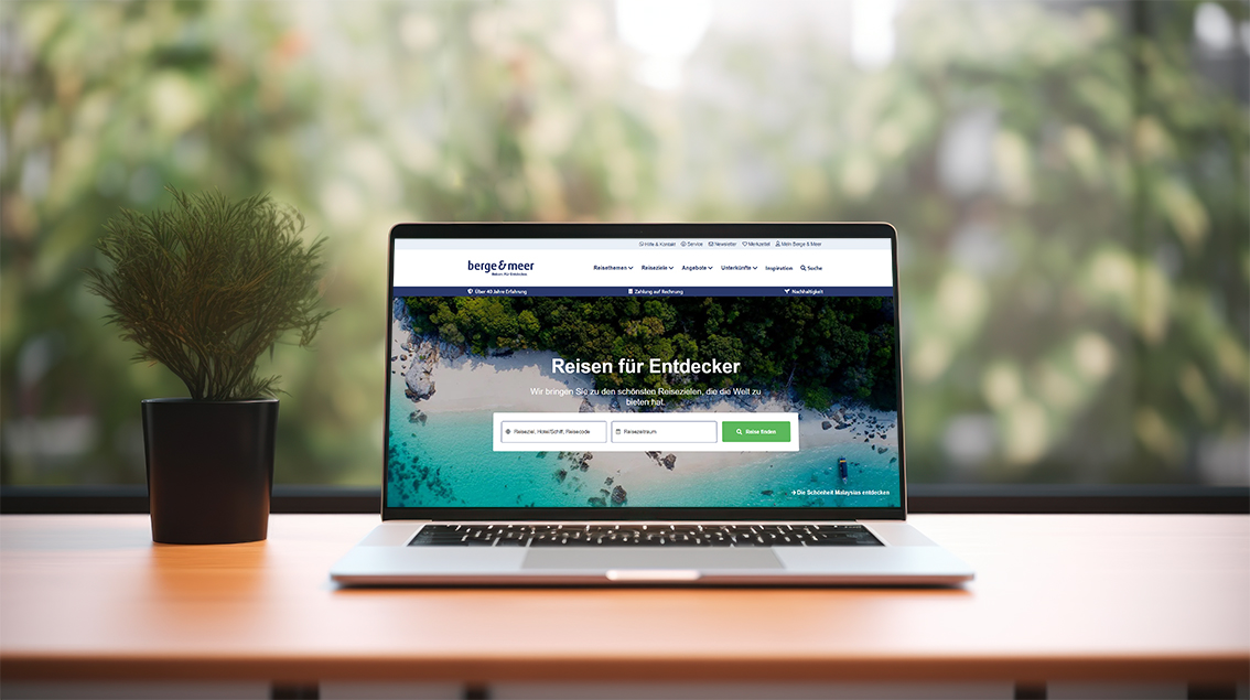 Ansicht Startseite Berge und Meer auf Laptop 