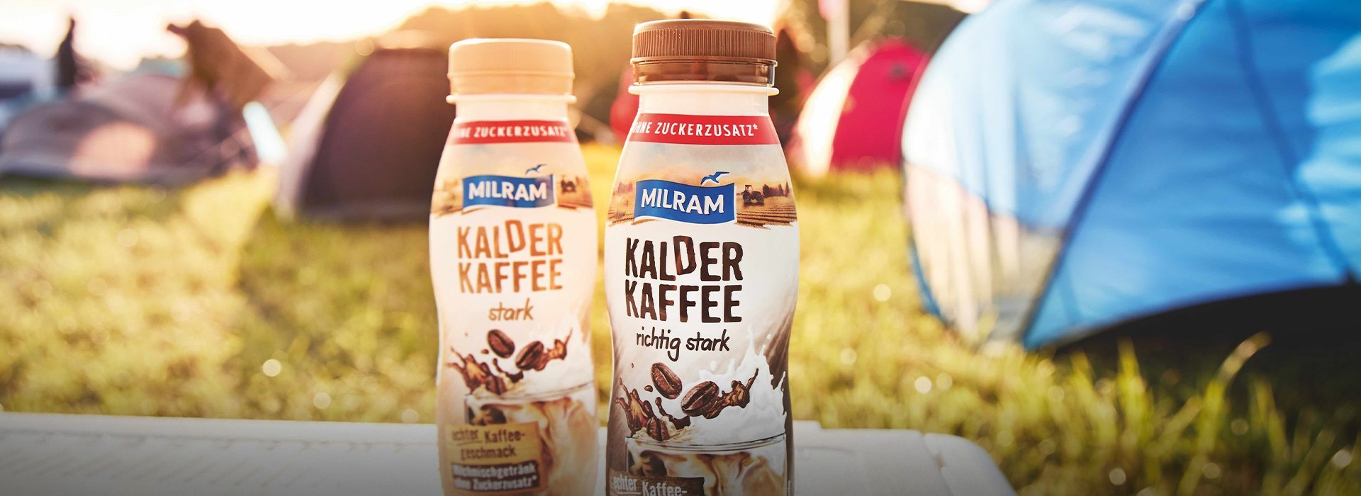 Zwei Milram Drinks auf einem Tisch auf einem Campingplatz
