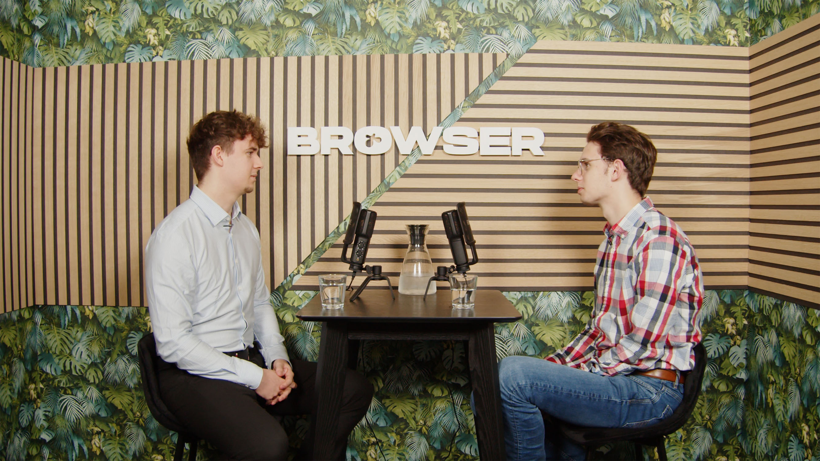 Foto von Max Schlensag bei der Aufnahme vom Podcast BROWSER