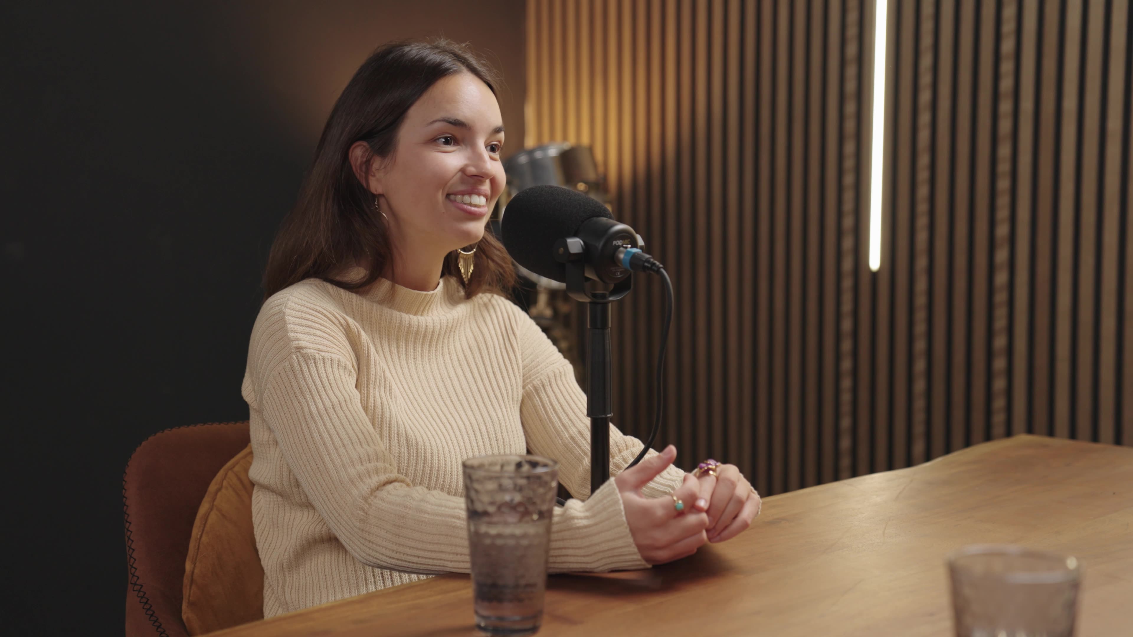 Podcastgast Rebecca Göckel im Studio