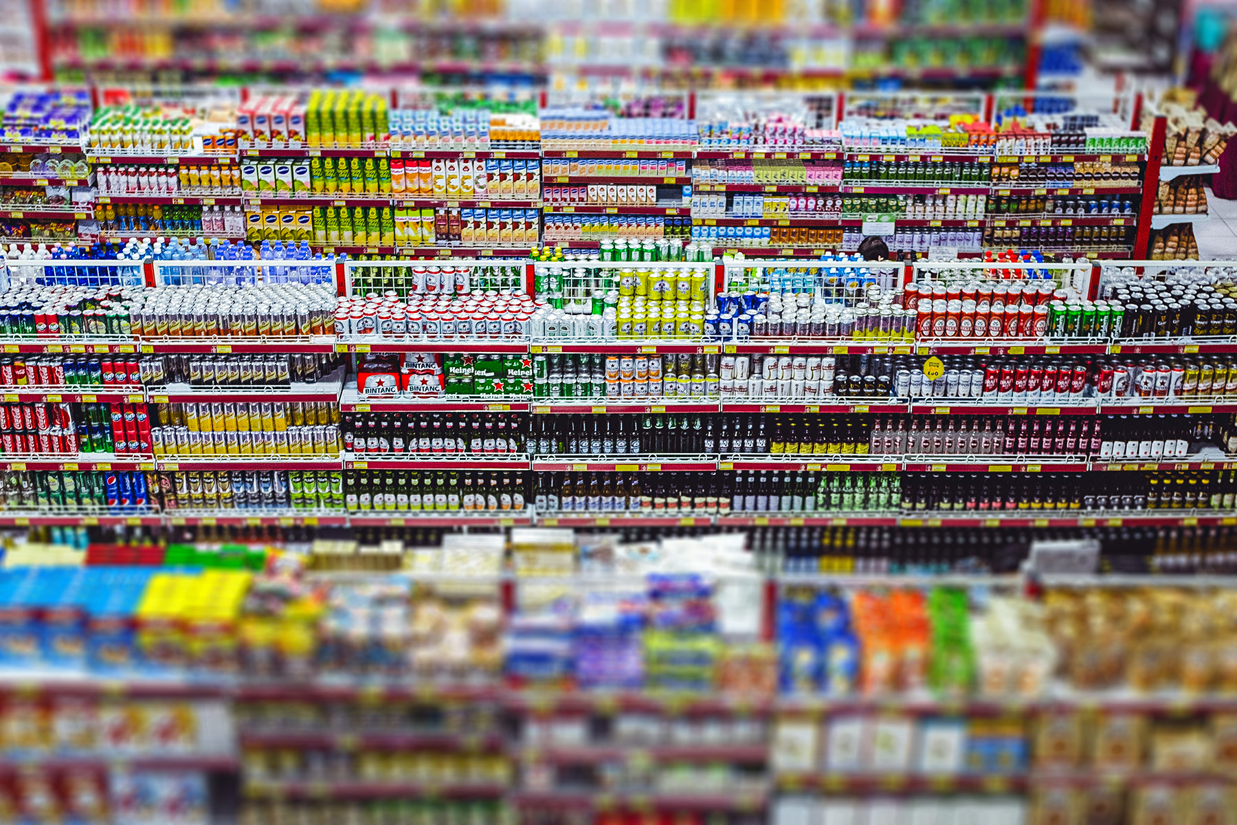 Volle Verkaufsregale