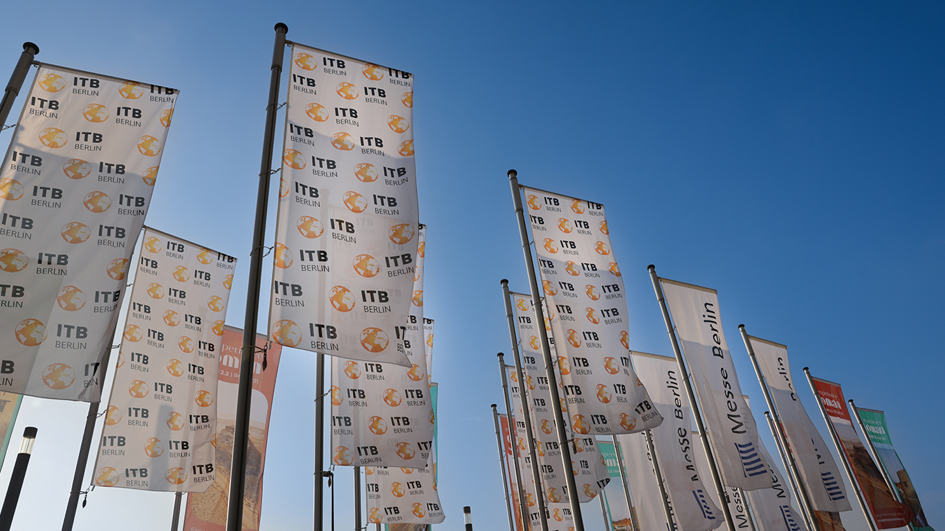 ITB Messe Flaggen draußen